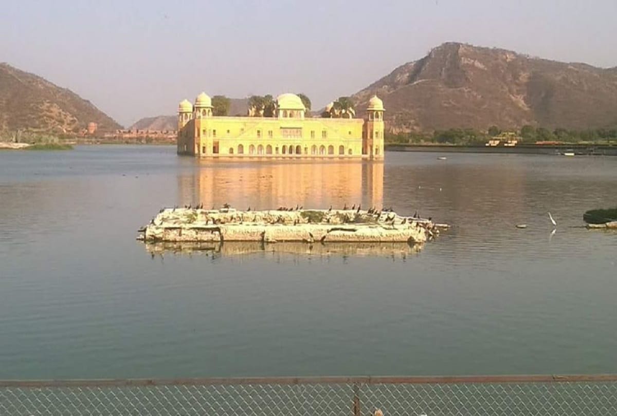 Jal Mahal palace in Jaipur surrounded by water