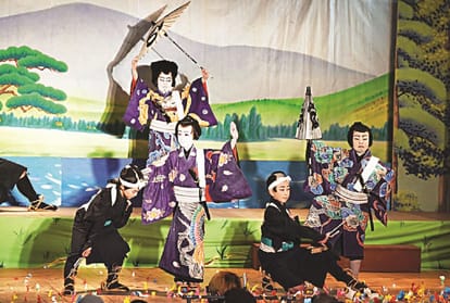 Japan:  a six year old girl Mao Takeshita Taking responsibility to carry on 370 year old tradition of Kubuki theatrical Art