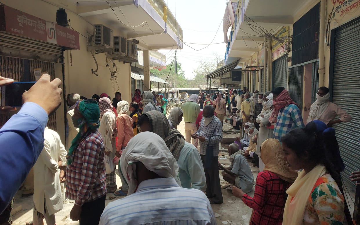 Social distancing is not visible on banks