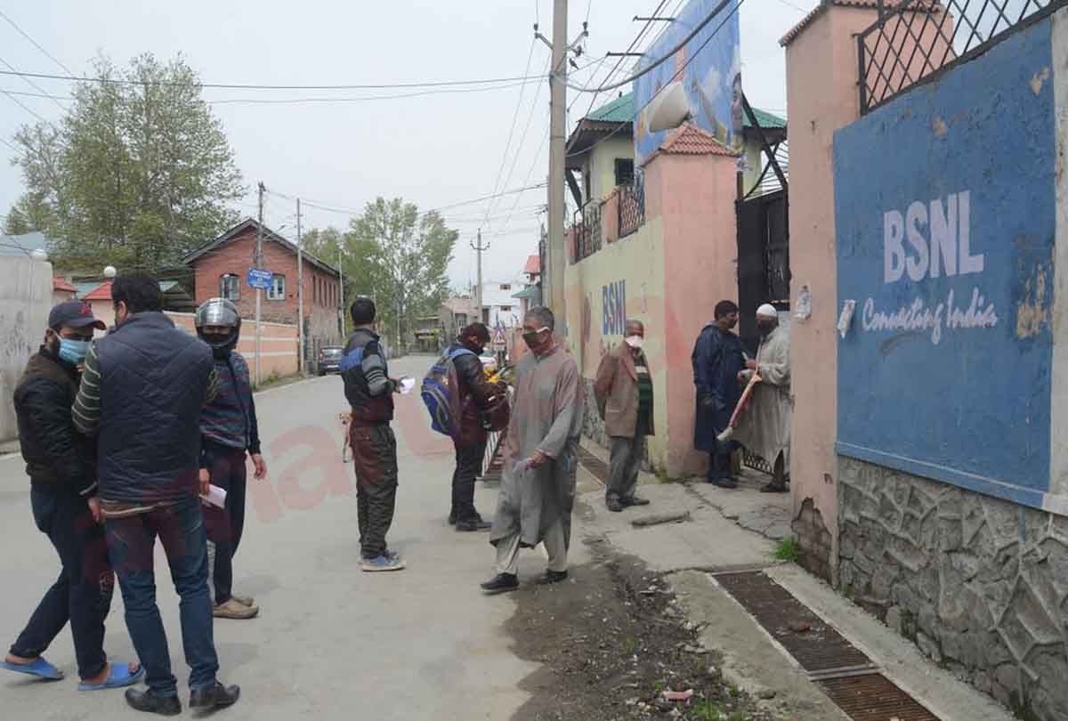 Coronavirus in Jammu Kashmir (J&K) news in Hindi, People in contact with corona infected milkman are being searched