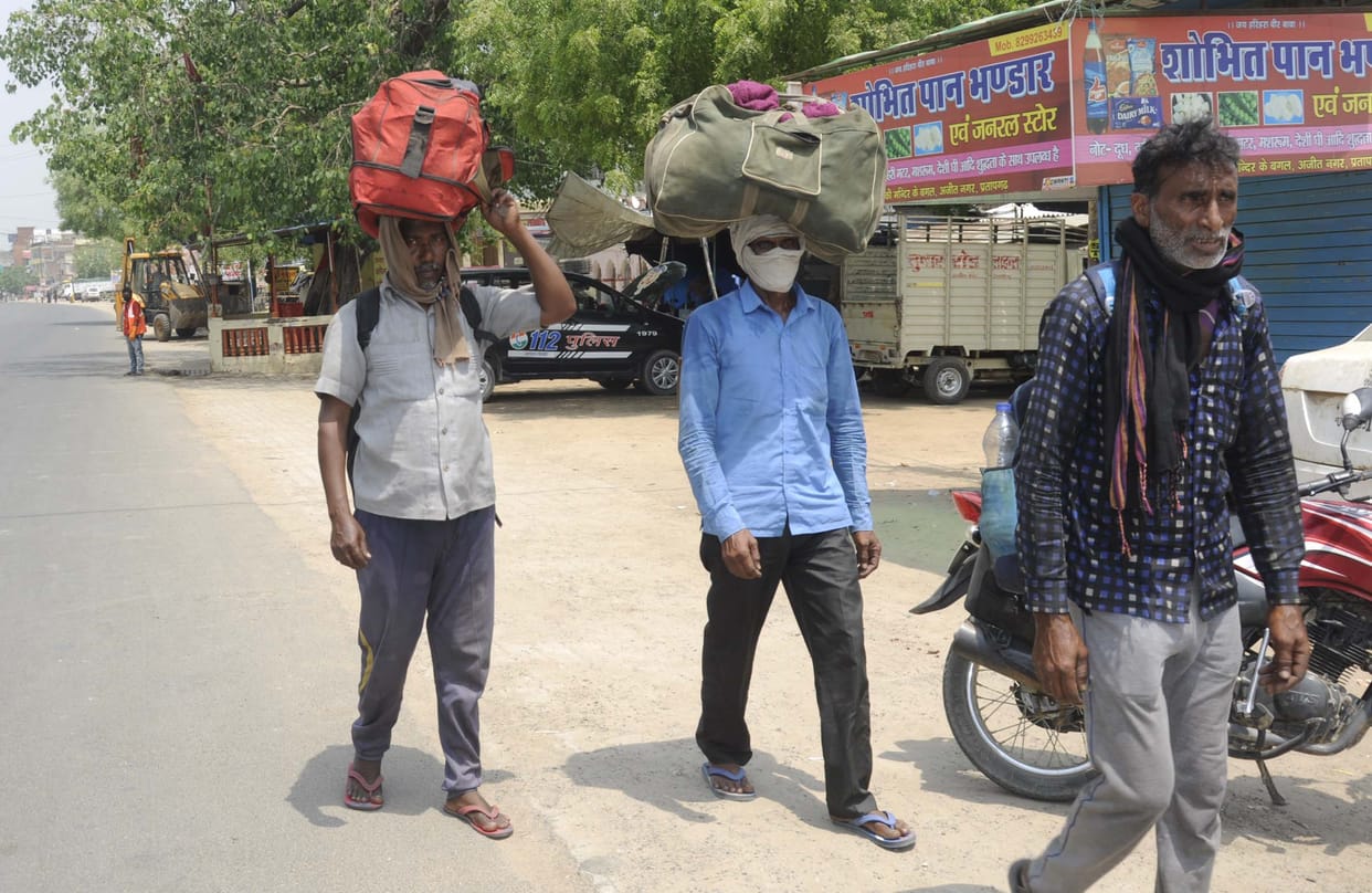 CoronaVirus: Walked all day, spent night in temples, three youths reached Belha from Meerut in six days