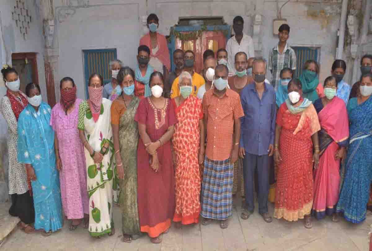 Prayagraj: Bath-seekers from Maharashtra and Orissa trapped in lockdown