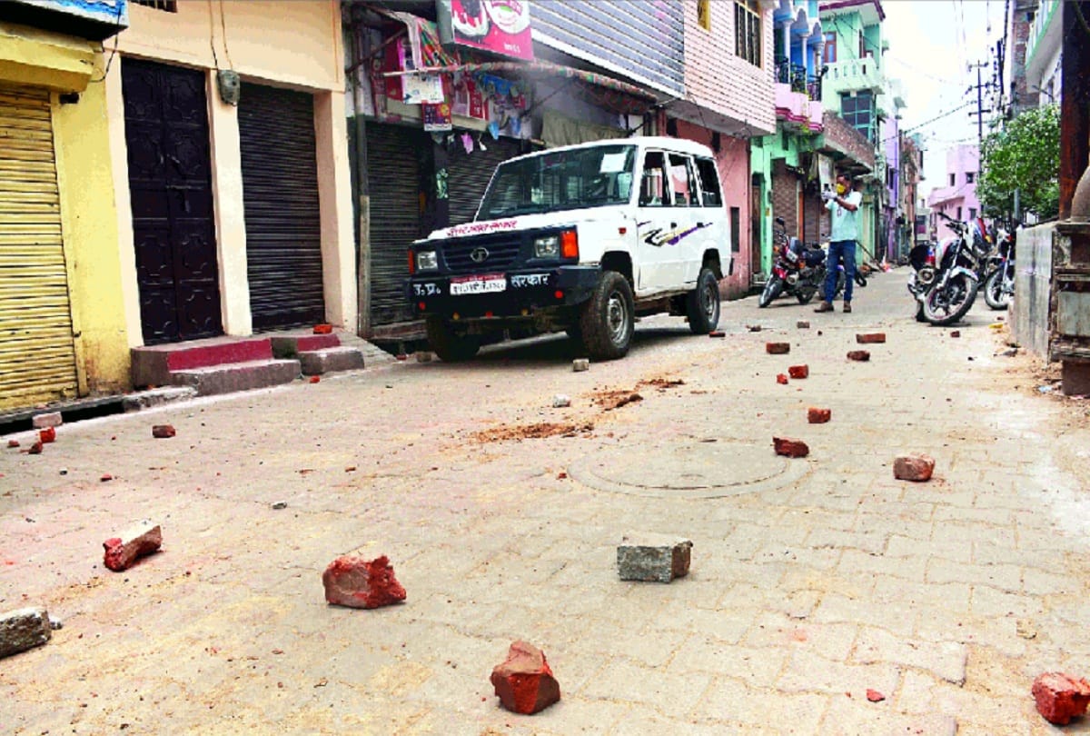 corona virus in up People were agitated after seeing the health department team Medical team attacked by people in Moradabad see photos