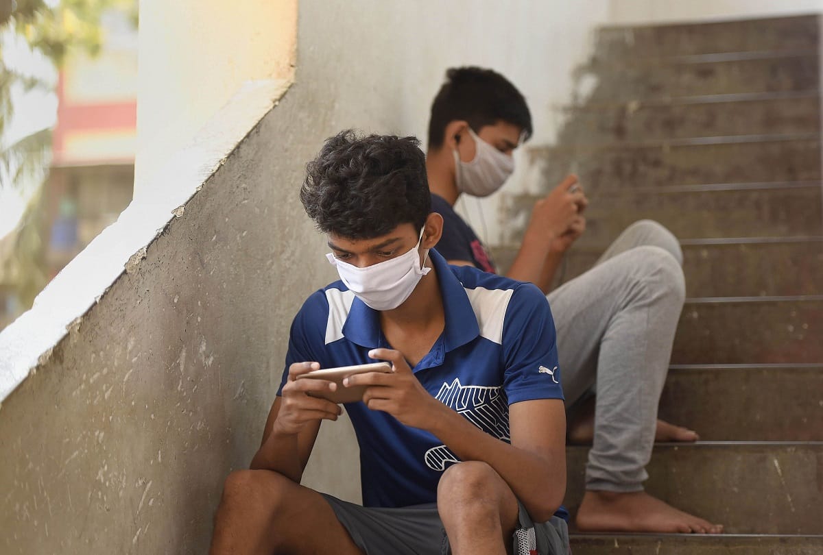 Three teenagers ran away from home after being stopped from playing online games