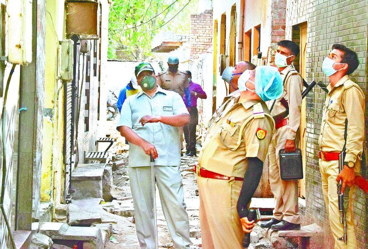 Clash And Stone Pelting In Lohamandi Not Giving Bidi Crime News