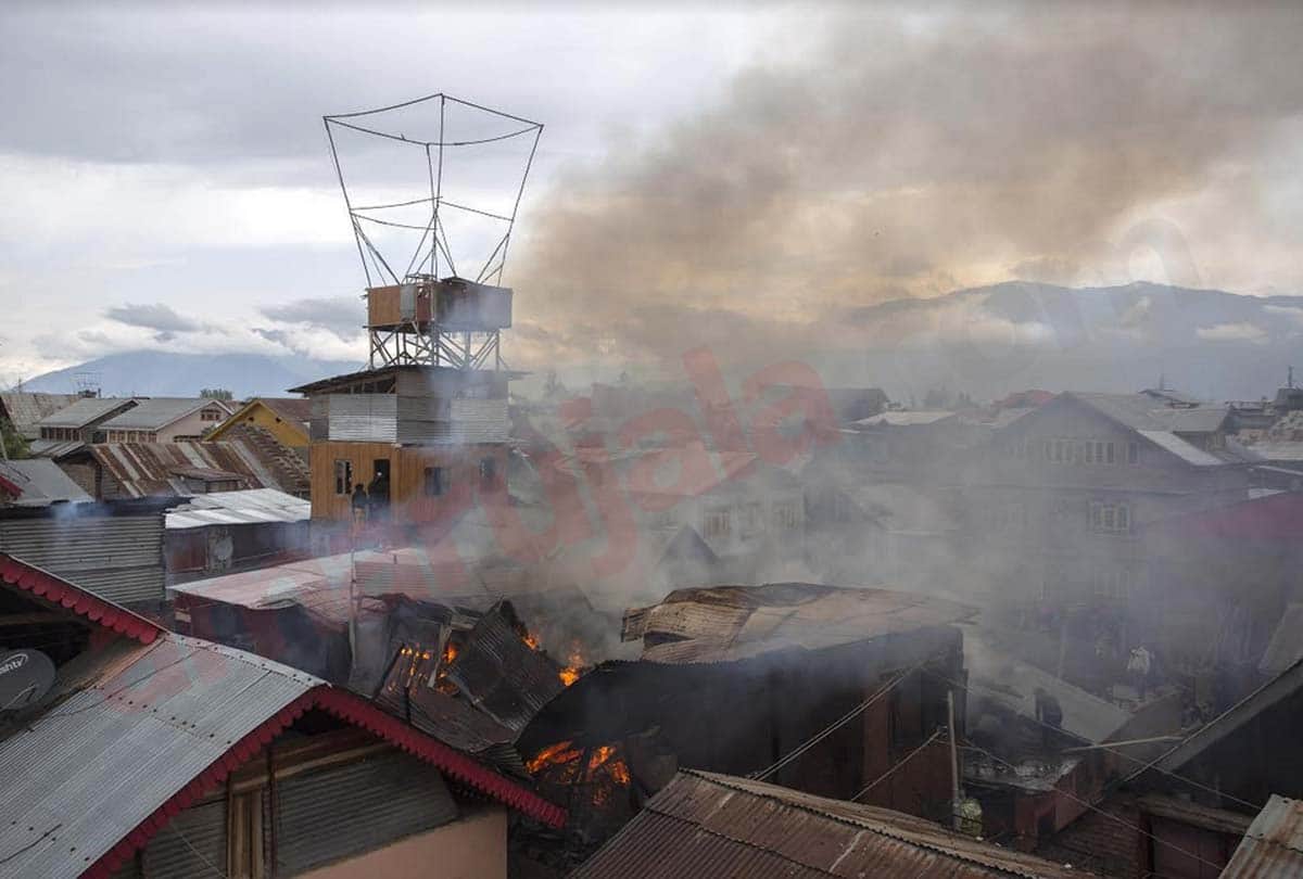 Three houses destroyed due to fire in Srinagar jammu kashmir
