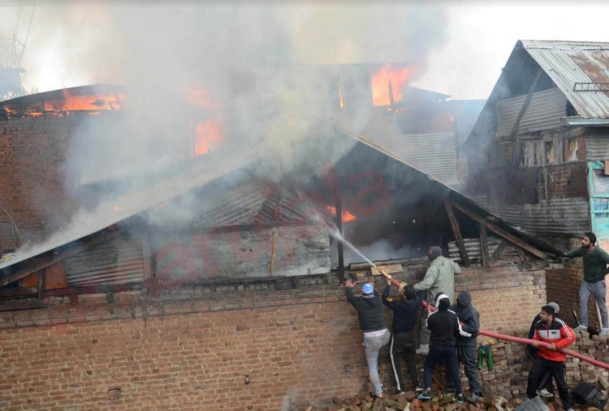 Three houses destroyed due to fire in Srinagar jammu kashmir