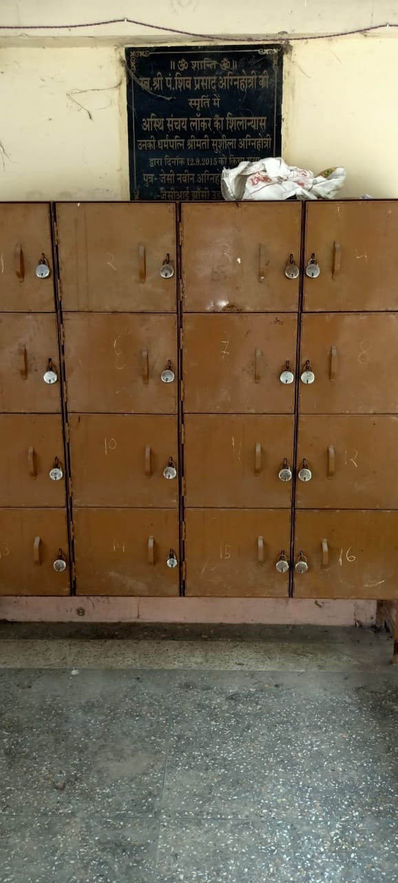 Waiting asthiya provided in river in lock locker