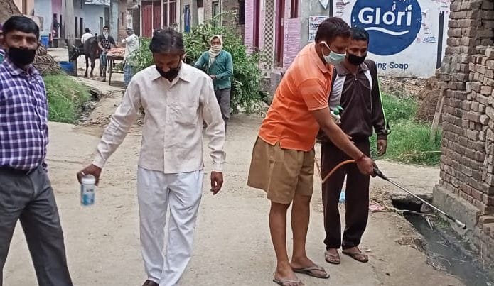 RSS workers sanitize settlements
