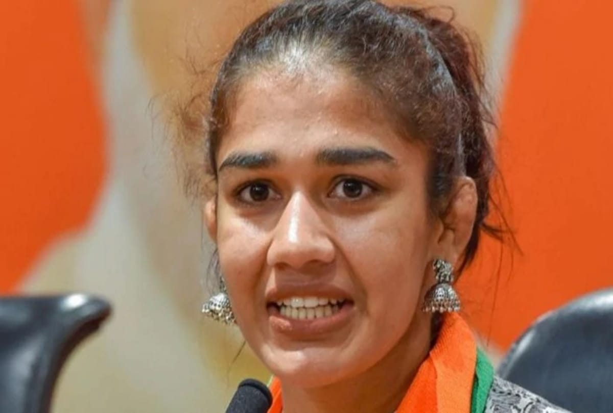 Babita Phogat targeted Deepender Hooda by tweet