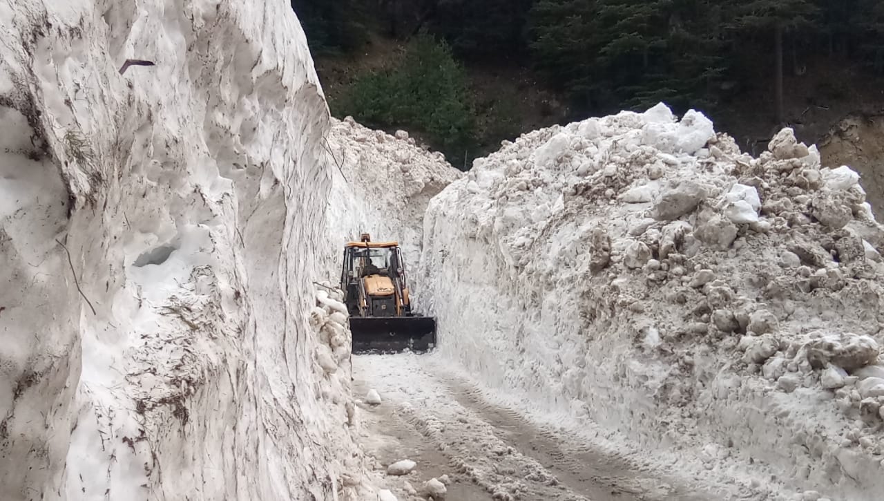 Big iceberg fall on Gangotri highway from Changthang Glacier uttarkashi