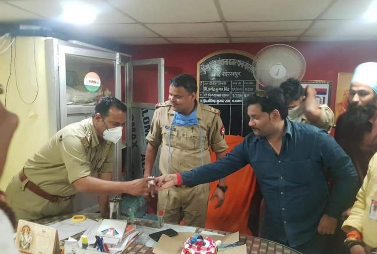 Lockdown in Gorakhpur, UP (Uttar Pradesh) Latest News Update Today: Policeman Birthday Celebration in Gorakhpur