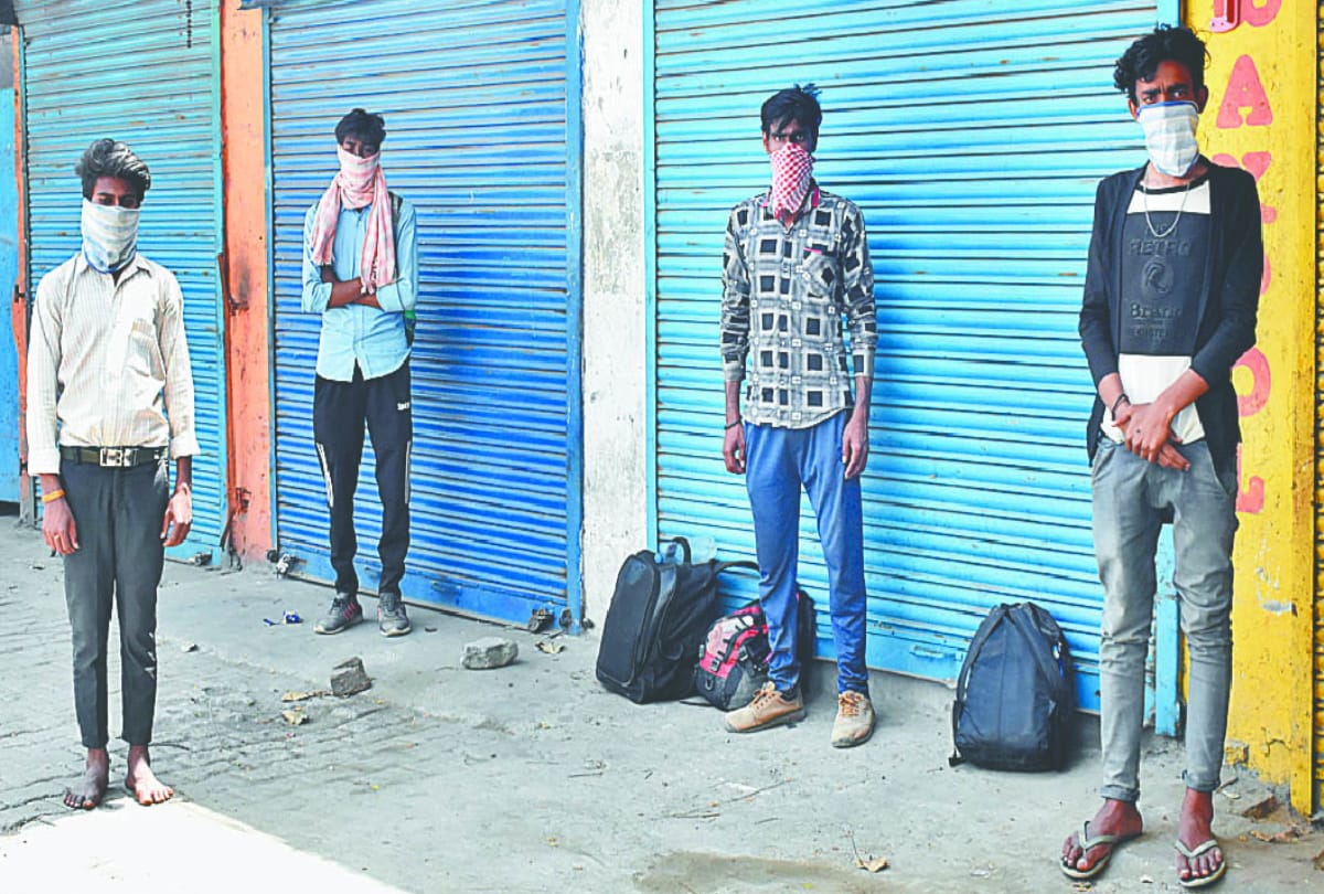 Four laborers reach Gorakhpur on foot due to Lockdown
