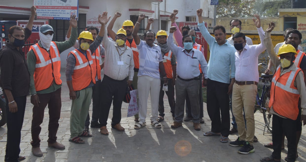 Hathras: Scavengers raged after the fight, performed
