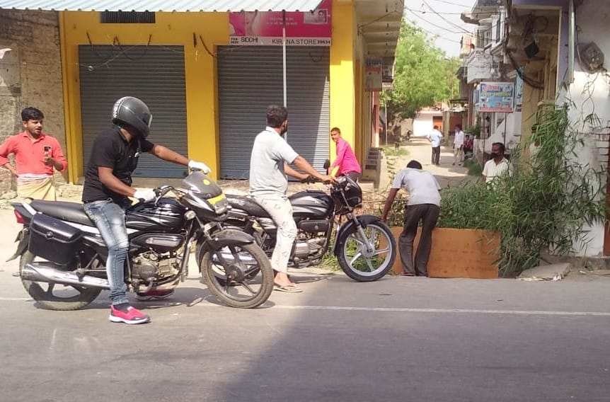 Restrictions on entry of outsiders by closing major routes