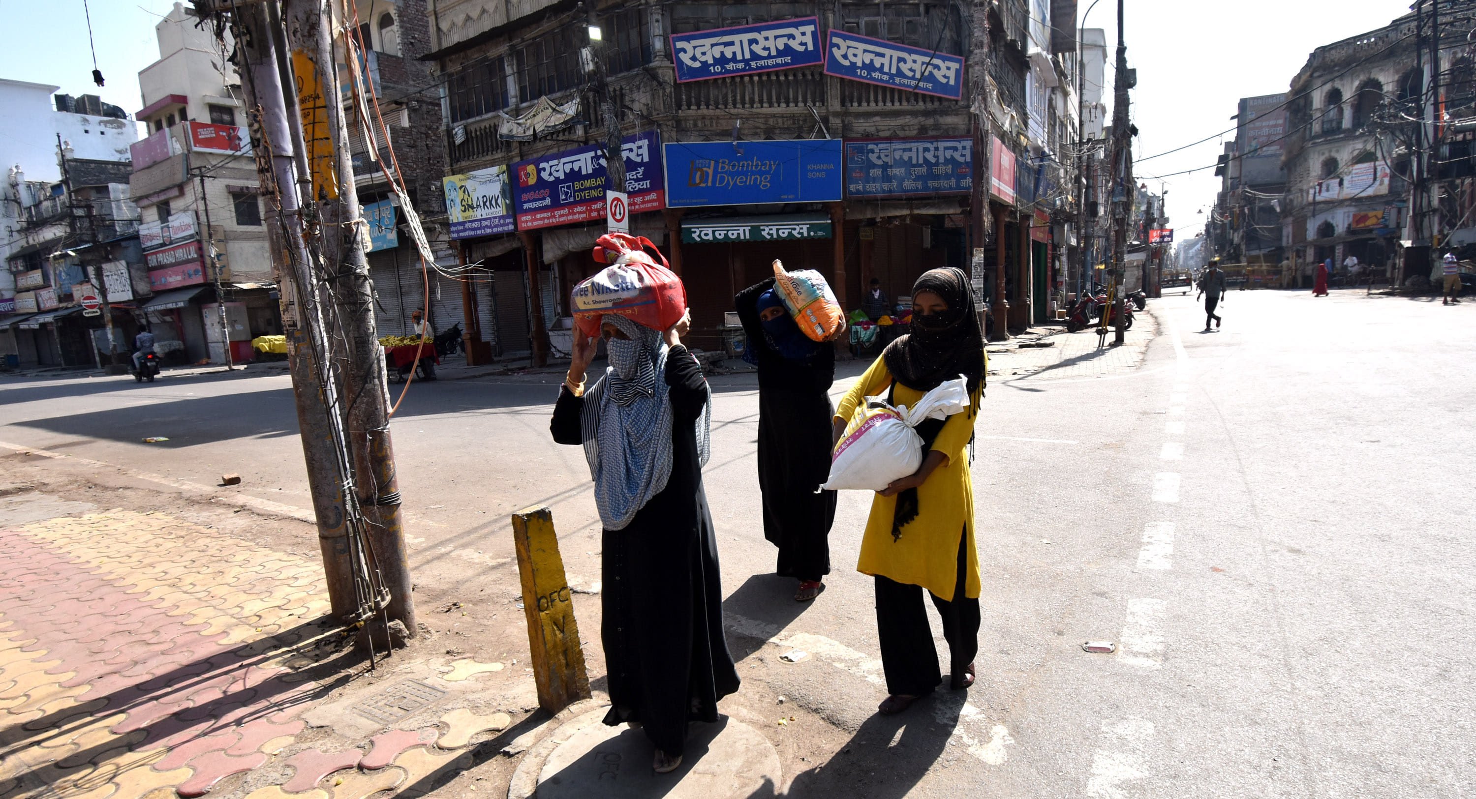 Prayagraj: Hungry and thirsty in lockdown, walk 110 km in 18 hours