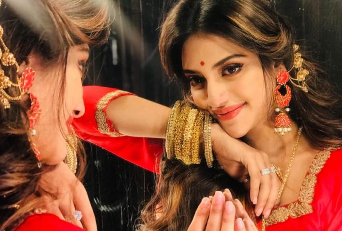 nusrat jahan shares her raksha bandhan look in silk saree with floral blouse
