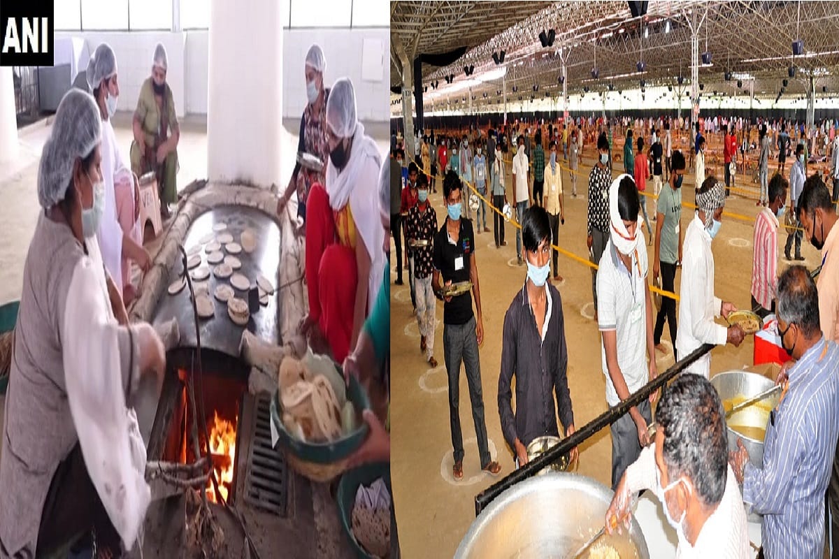 Lockdown in Uttar Pradesh, Poor laborers are eat food at the Major Center of Radha Swami Satsang Vyas in Sahanarpur