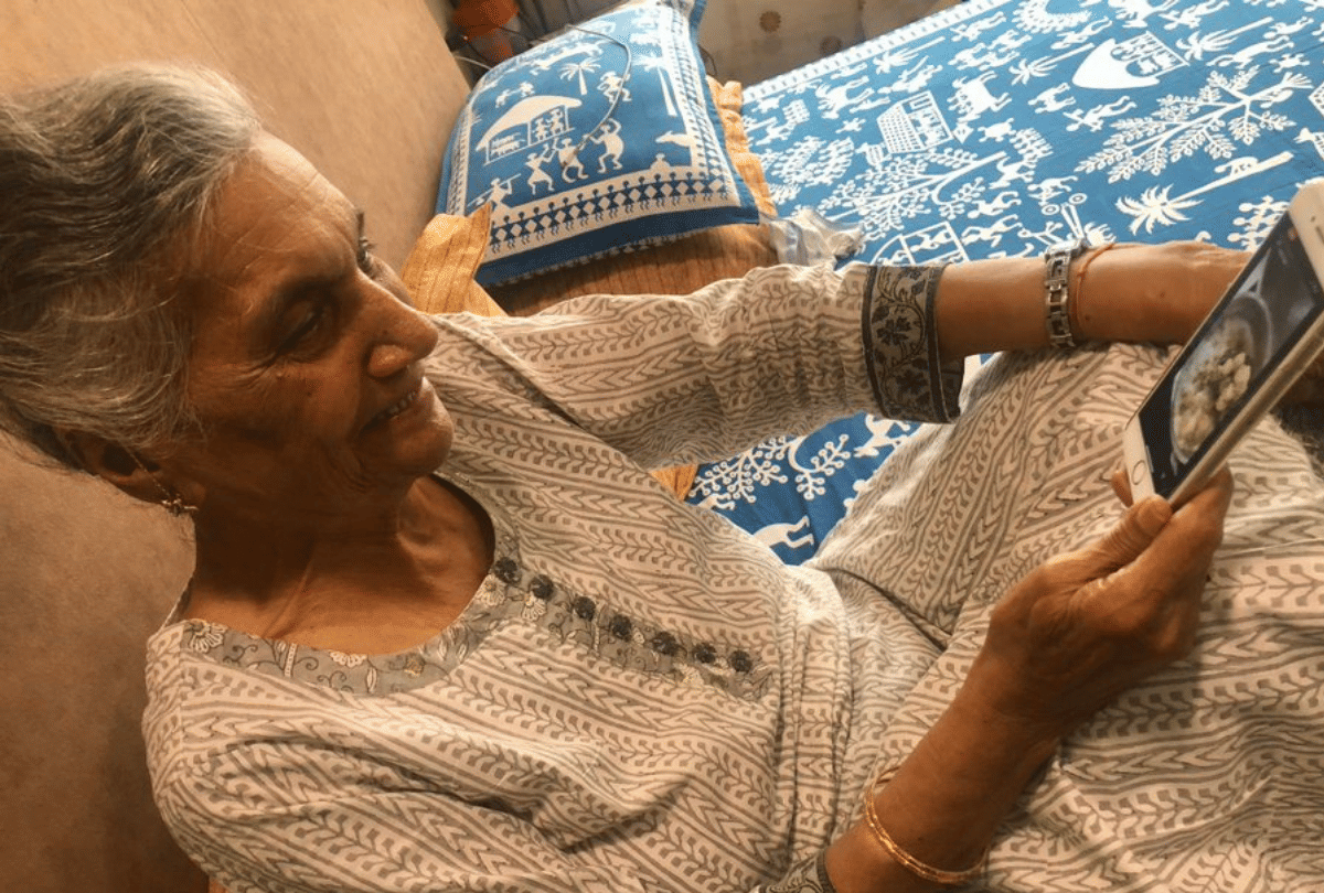 Diljit Dosanjh cooks chilly panner chief sanjeev kapoor mother watched his cooking video and praised