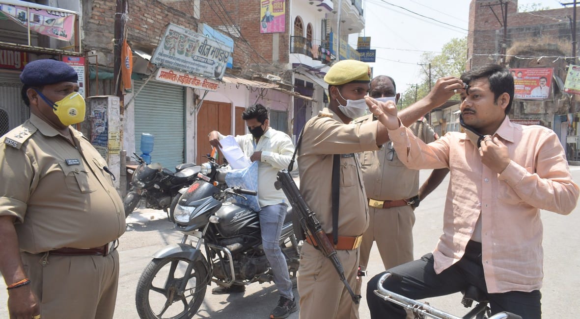 Gandhigiri with people walking in lockdown