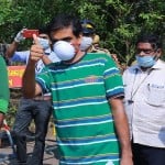 कोच्चि में कलमासीरी मेडिकल कॉलेज अस्पताल से ठीक होने के बाद घर लौटते मरीज।
