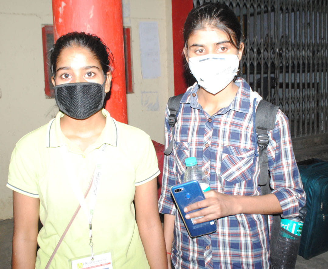 Seeing their loved ones in Chitrakoot, smiles came on the faces of distressed and worried family
