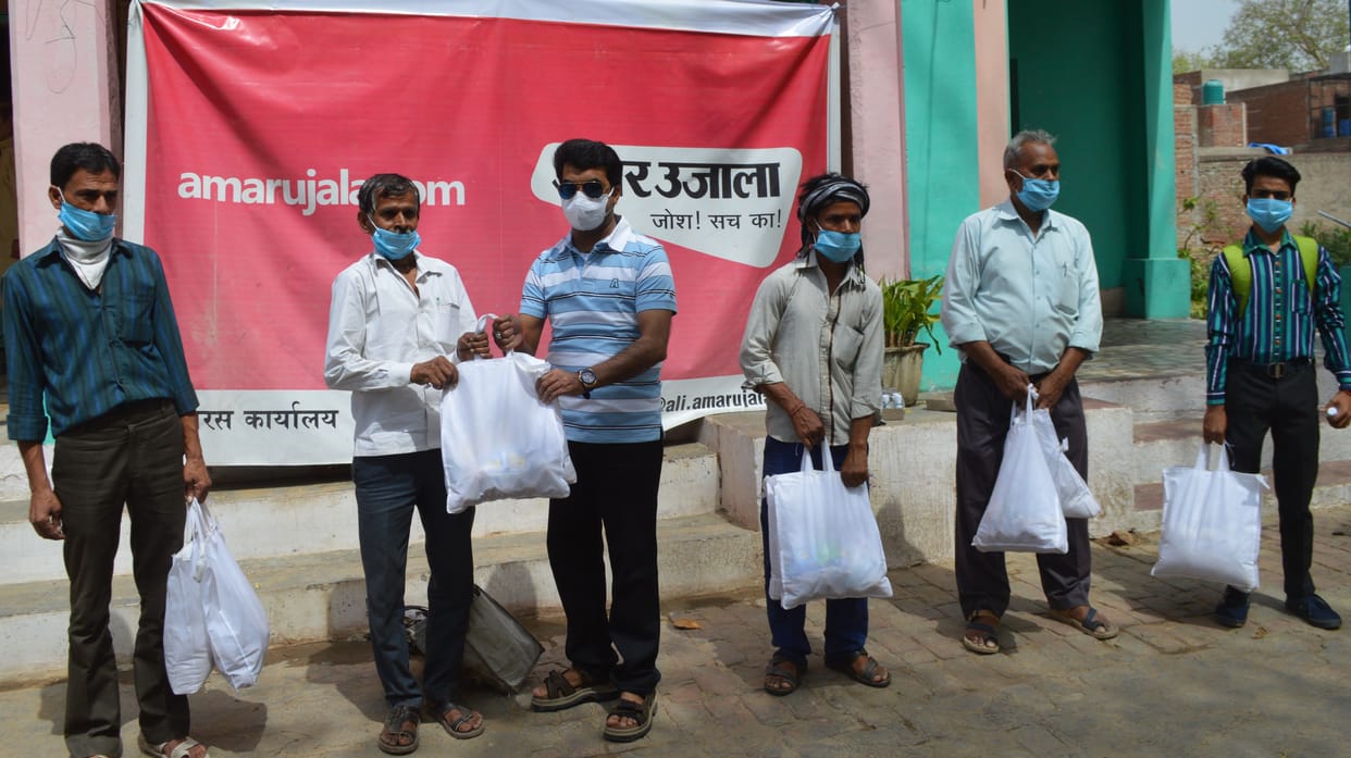 Hathras: Feeling of hard-working people after receiving ration material, mask, sanitizer
