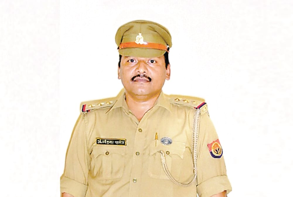 policemen are performing their duties well during the lockdown in lucknow