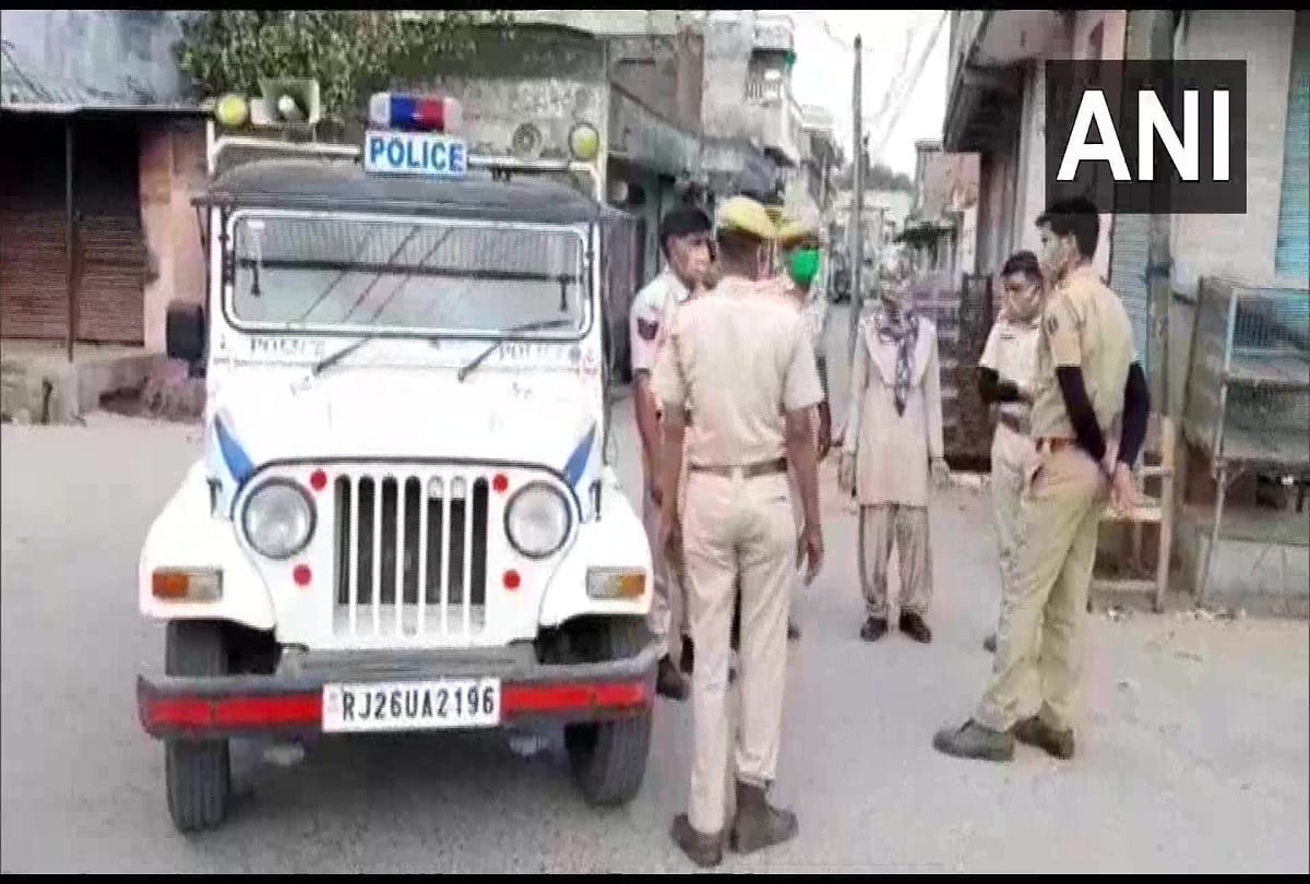 Rajasthan Udaipur police constable beaten by villagers