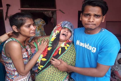 father returns people who came to the funeral of soldier due to lockdown in agra
