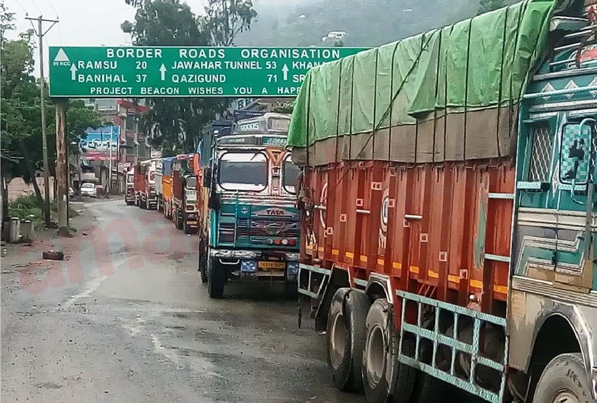 Jammu Srinagar and Srinagar Sonamarg Leh National Highways closed due to rain and snowfall