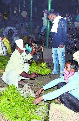 Business in Delapir Mandi from 3 to 10 am