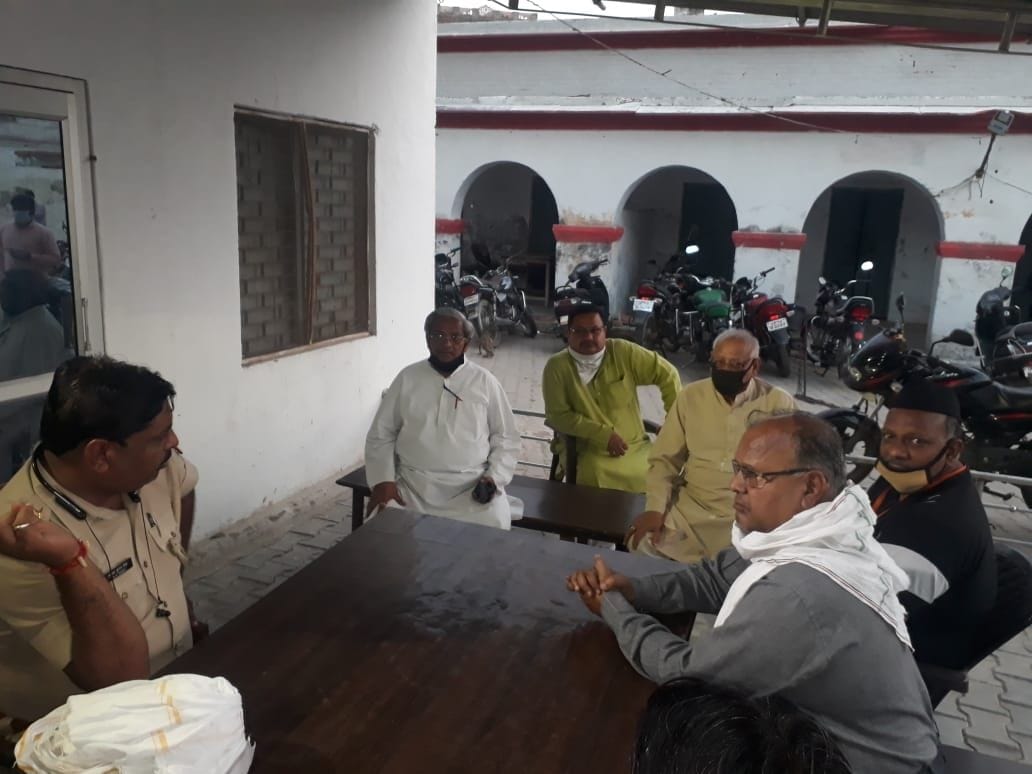 Hathras: Factory operated in lockdown, police caught five dozen laborers