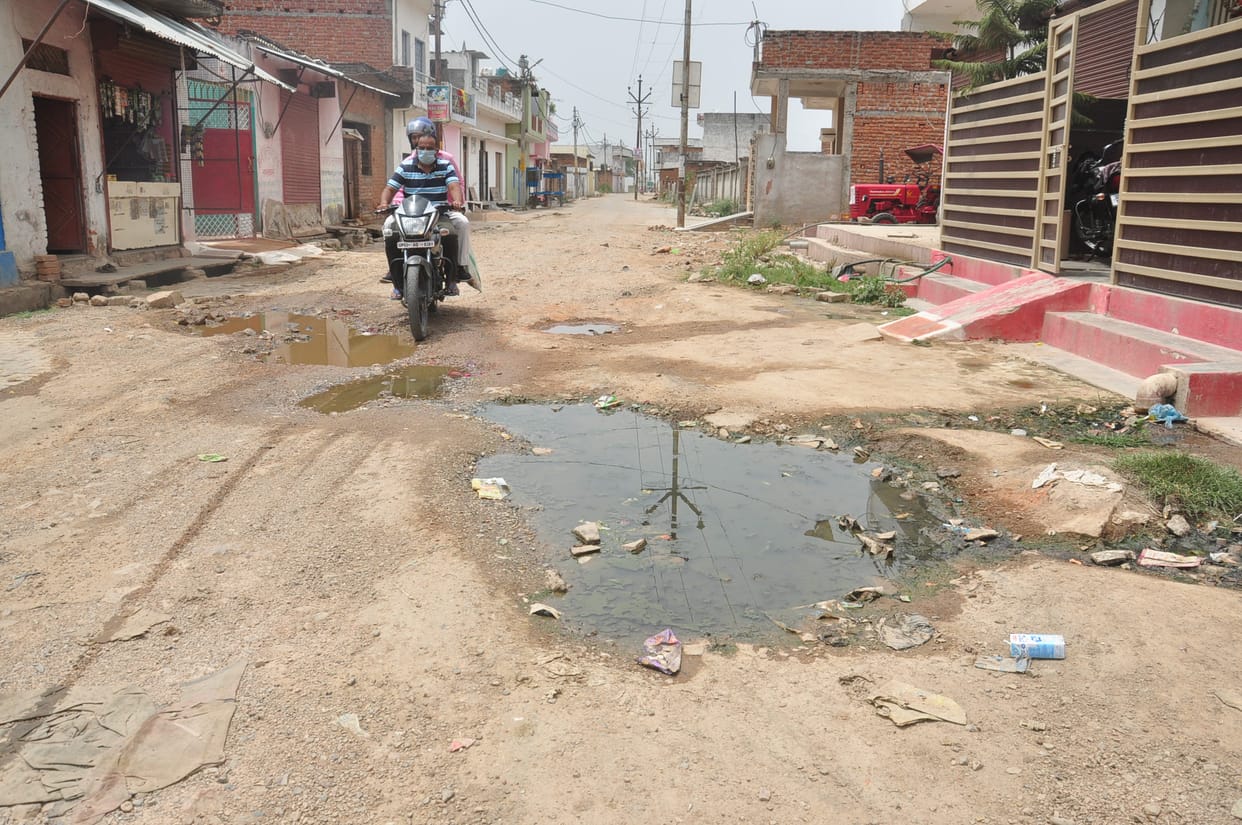 ITI to lahargird road is damage