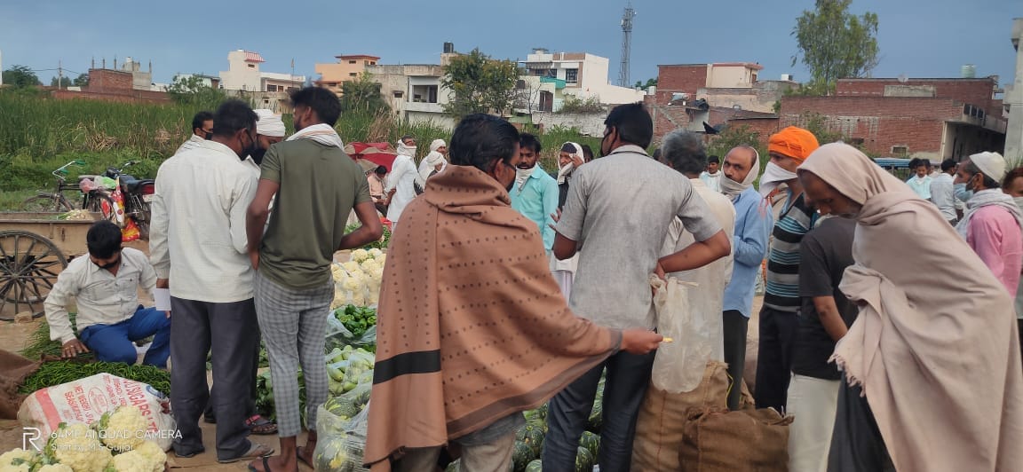 Crowd overflowing in markets and markets