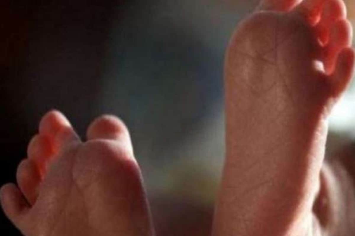 woman gave birth to a child in field, newborn died Waiting for helicopter in pithoragarh