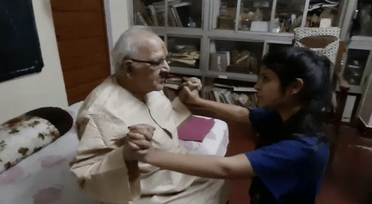 Padma Shri MahaMhopadhyay Bhagirath Prasad Tripathi is also giving initiation to disciples online in lockdown