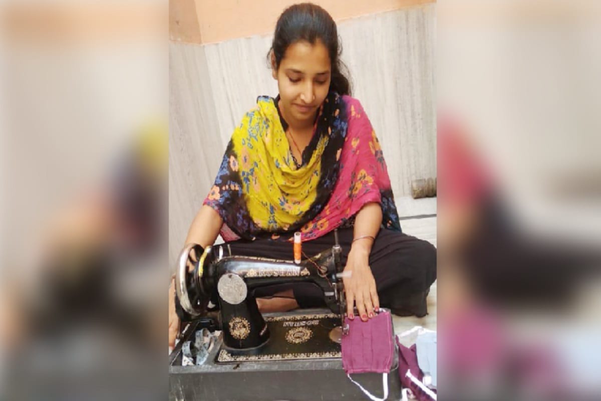 Corona Virus, 11 girl students of Shamli have started a campaign to make masks after PM Modi's appeal