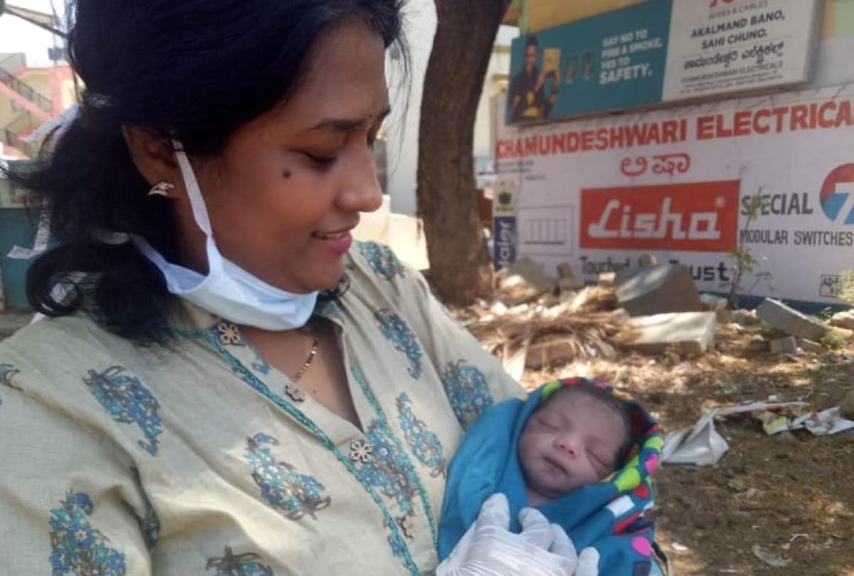 A pregnant woman delivered a baby at a dentist clinic in Bengaluru Karnataka after walking for around 7 km