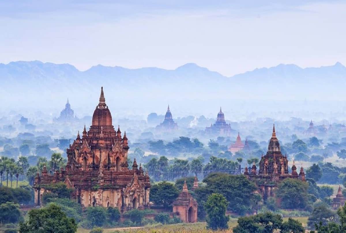 2600 years old Shwedagon Pagoda or Golden Pagoda the most sacred Buddhist pagoda in Myanmar