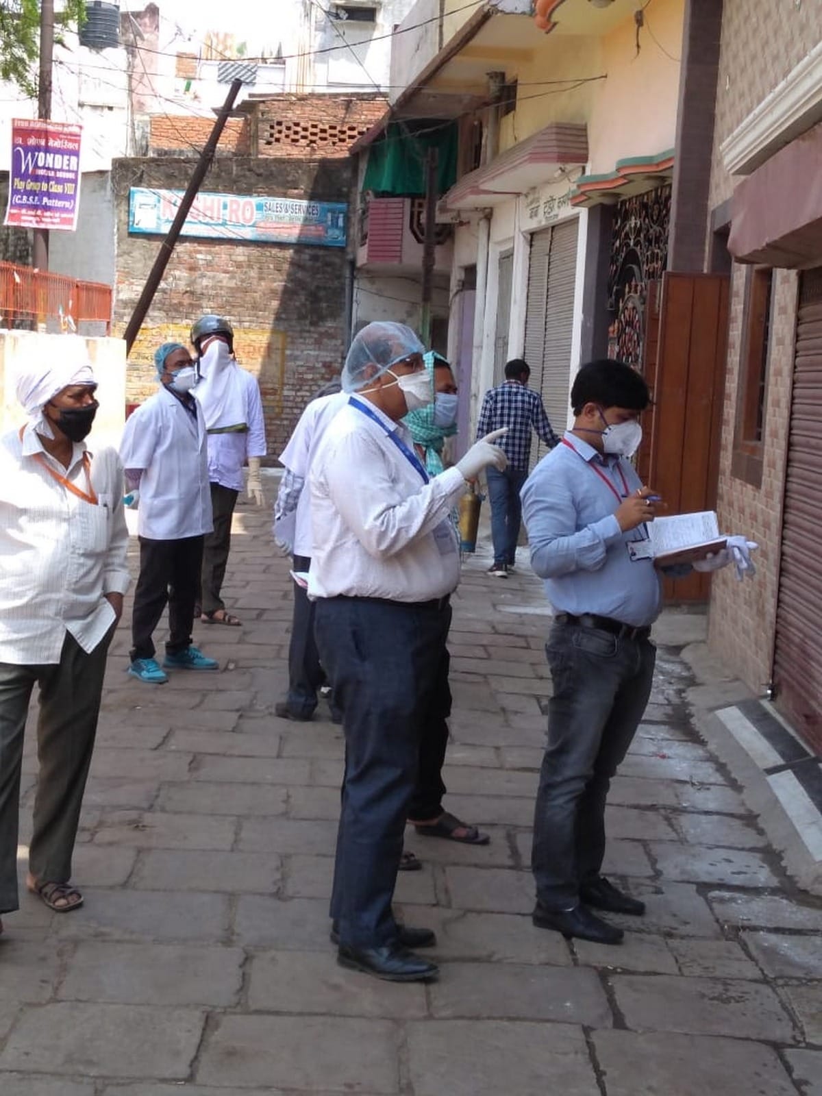 coronavirus lockdown health dept taking sample of hotspot sanetize in varanasi