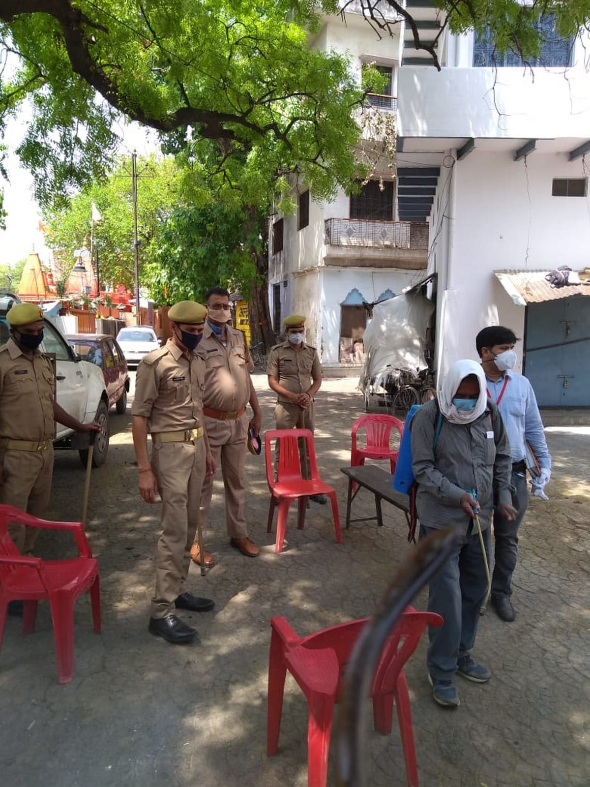 coronavirus lockdown health dept taking sample of hotspot sanetize in varanasi