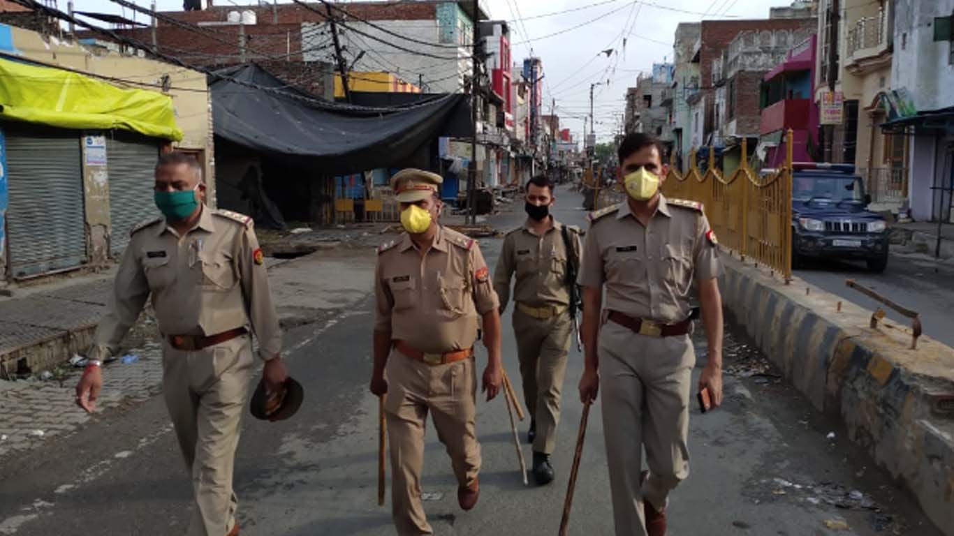 Lockdown in Meerut: Police imposed Section  for breaking all rules while deducting e-challan