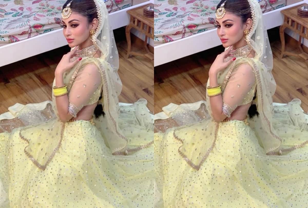 mouni roy look new bengali bride in gold silk saree