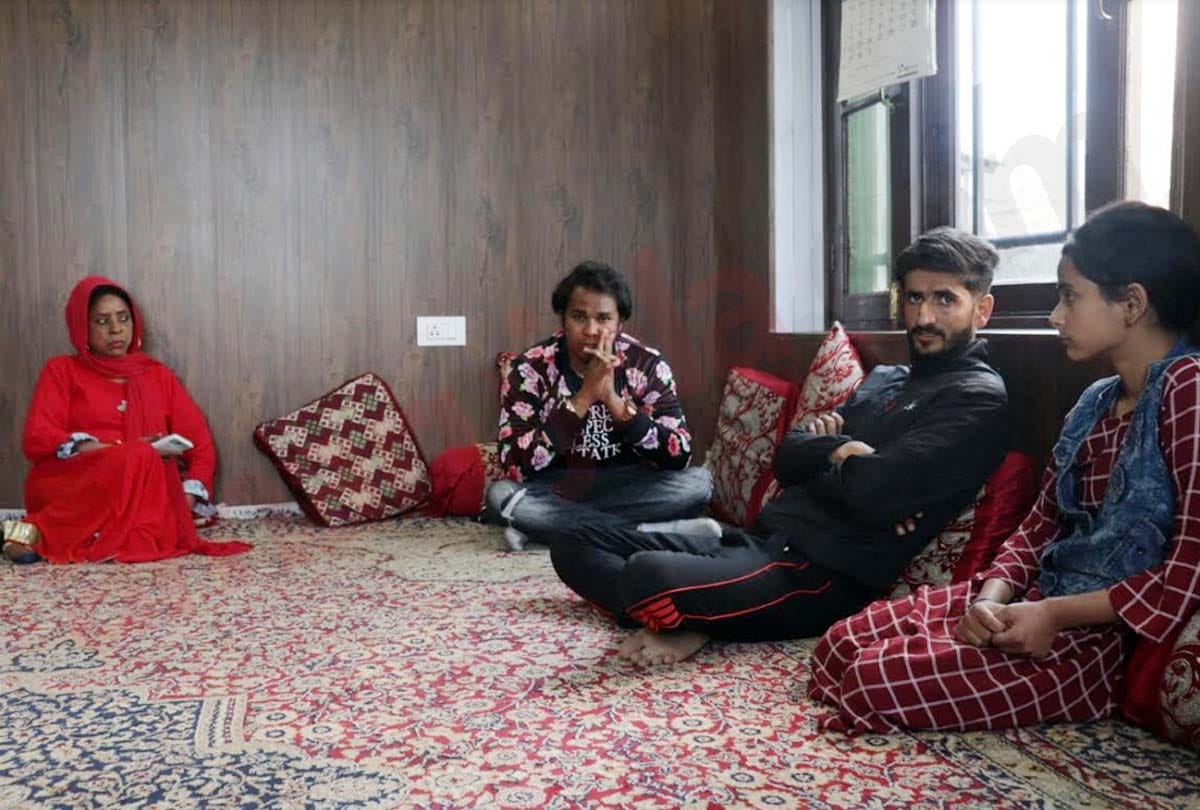 These people came to visit Kashmir from Mumbai on 5 March, then got caught in lockdown