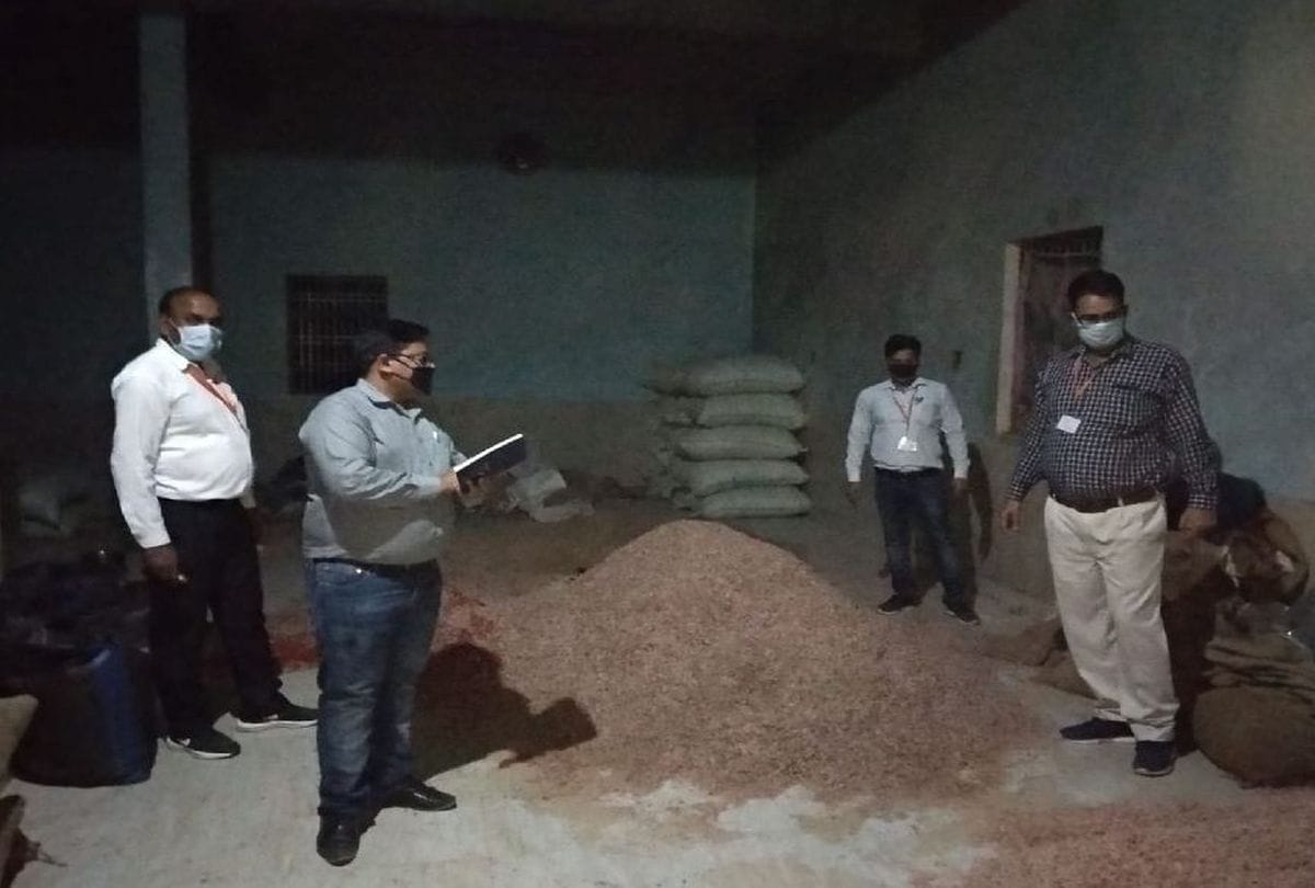 Raid On Tobacco Factory In Sirsaganj