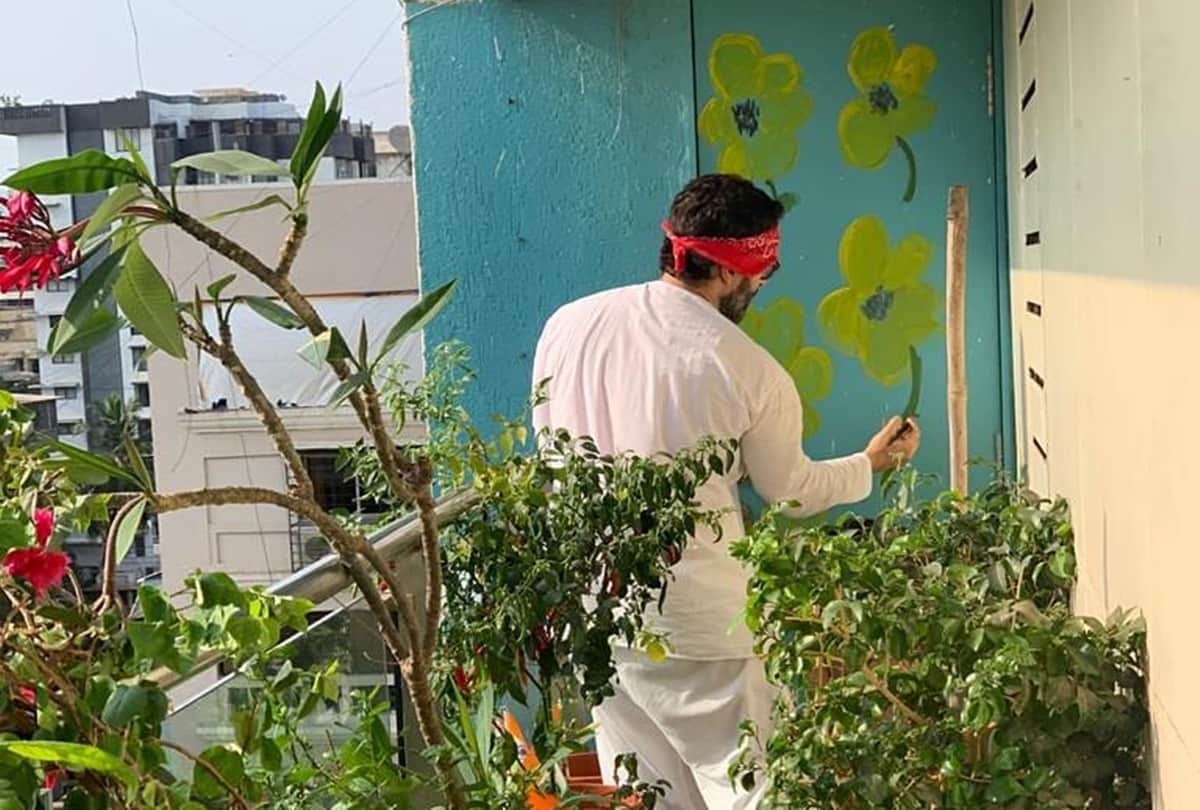 Saif Ali Khan and Taimur Ali Khan Turned Painter During Lockdown Kareena Kapoor Khan Share Pictures