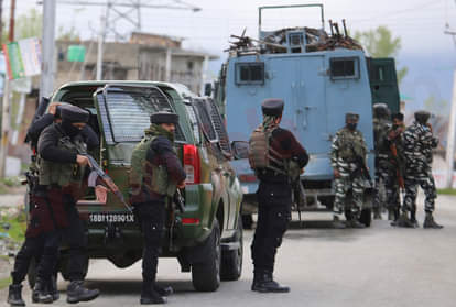 Terrorist attack in Anantnag one policeman injured