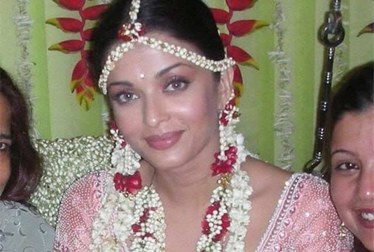 wedding anniversary aishwarya rai abhishek bachchan inside wedding picture