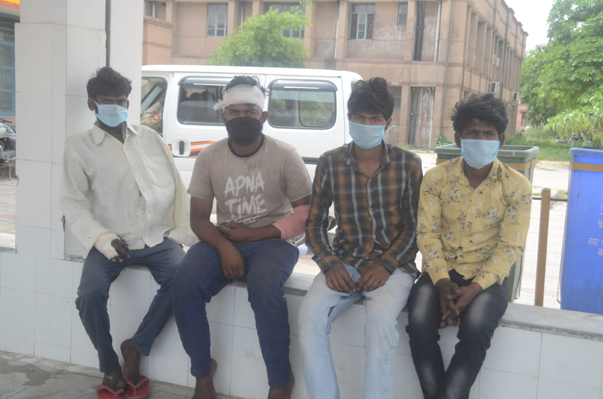Conflict after hearing, four injured